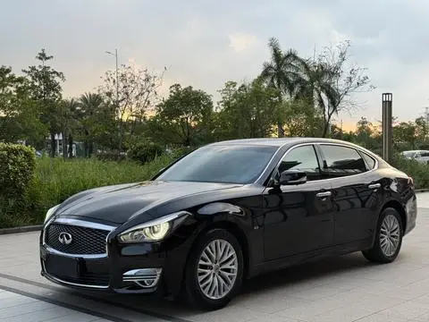 Infiniti Q70 2015