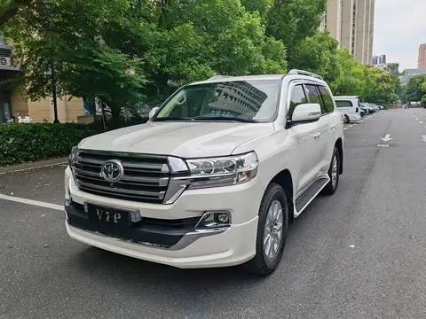 Toyota Land Cruiser 2020 — фото 1