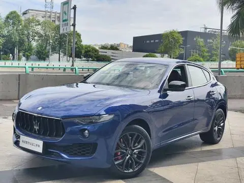Maserati Levante 2023 — фото 1