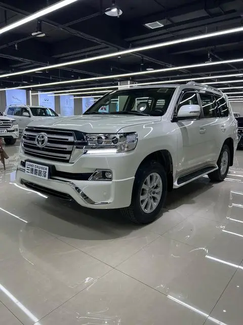 Toyota Land Cruiser 2016 — фото 1