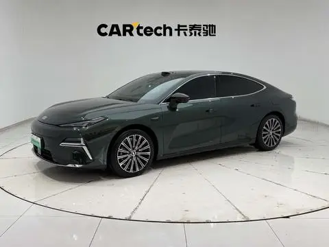 Geely 星耀8 PHEV 2025