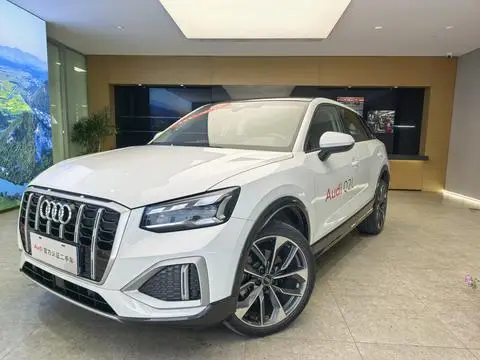 Audi Q2L 2023 — фото 1