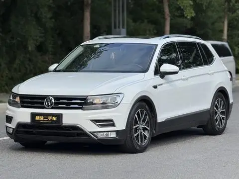 Volkswagen Tiguan L 2018 — фото 1