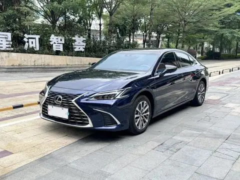 Lexus ES 2025
