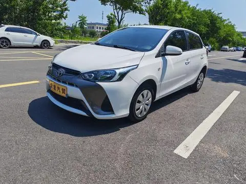 Toyota YARIS L 2017 — фото 1