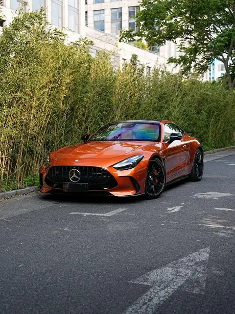 Mercedes-Benz AMG GT PHEV 2025