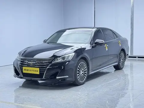 Toyota Crown 2018 — фото 1