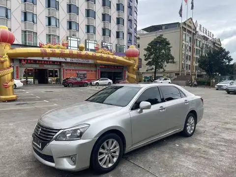 Toyota Crown 2012