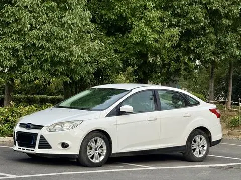 Ford Focus 2012 — фото 1