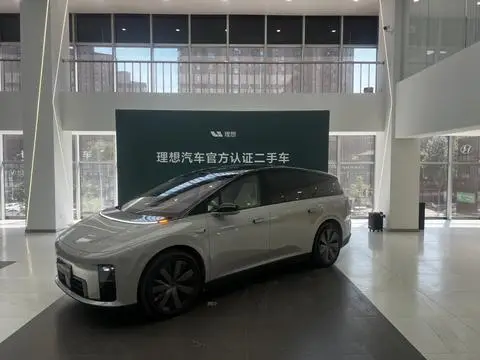Li i8 2025