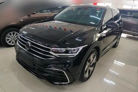 Volkswagen Tiguan L 2023 — фото 1