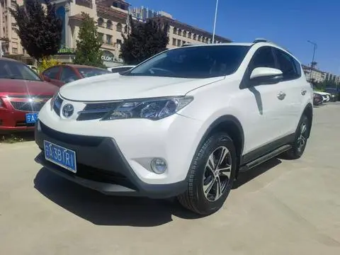Toyota RAV4 2015 — фото 1