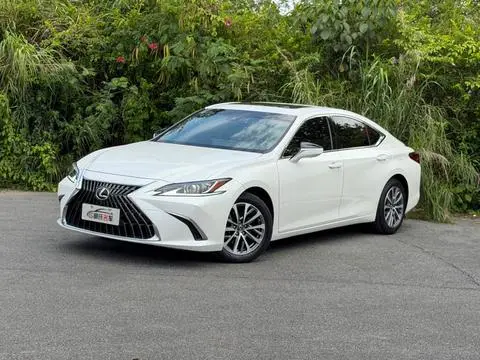 Lexus ES 2022