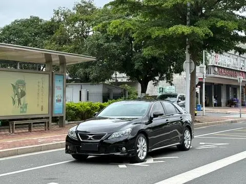 Toyota Reiz 2010