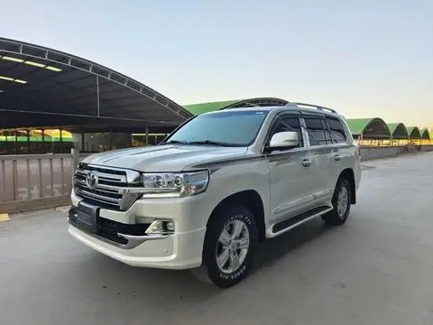Toyota Land Cruiser 2011 — фото 1
