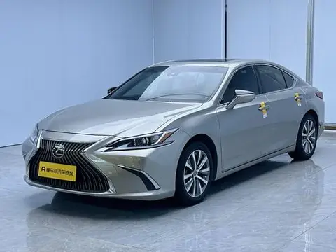 Lexus ES 2020