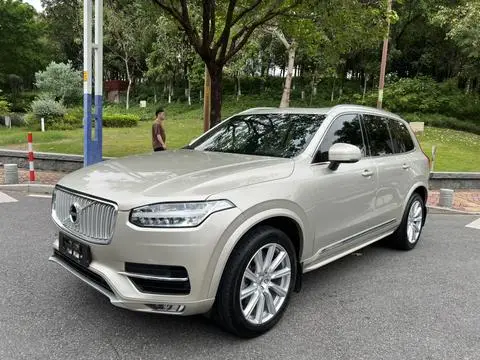Volvo XC90 2019 — фото 1