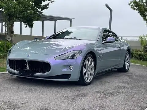 Maserati GranTurismo 2013 — фото 1