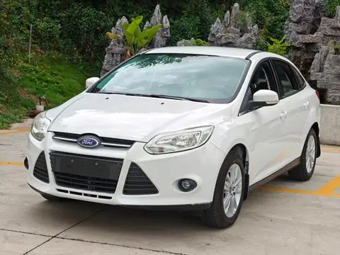 Ford Focus 2012 — фото 1