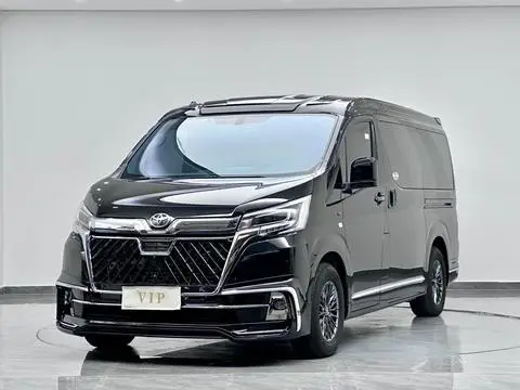 Toyota Hiace 2023 — фото 1
