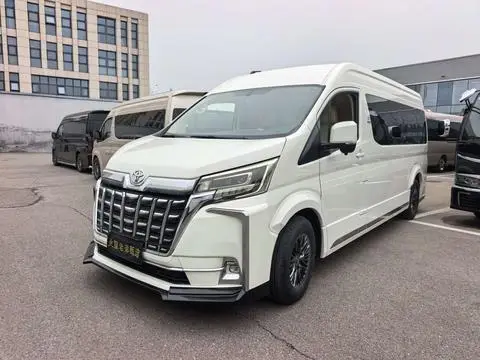 Toyota Hiace 2024 — фото 1