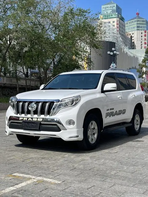 Toyota Prado 2012 — фото 1