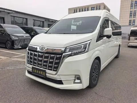 Toyota Hiace 2023 — фото 1