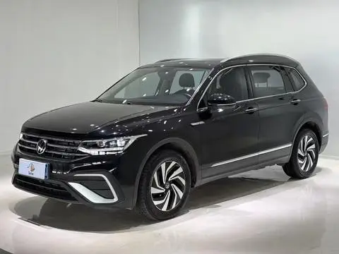 Volkswagen Tiguan L 2023 — фото 1