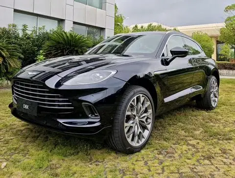 Aston Martin DBX 2024