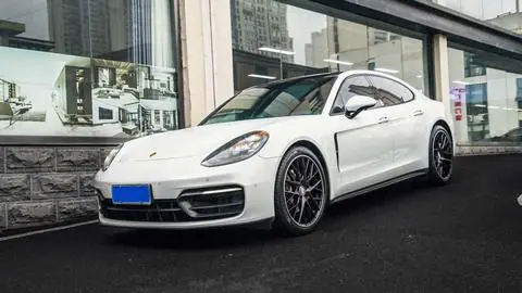 Porsche Panamera 2022 — фото 1