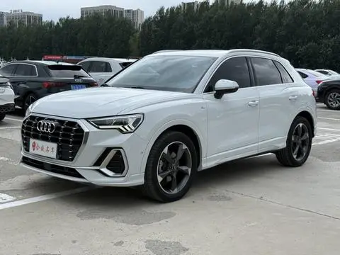 Audi Q3 2022 — фото 1