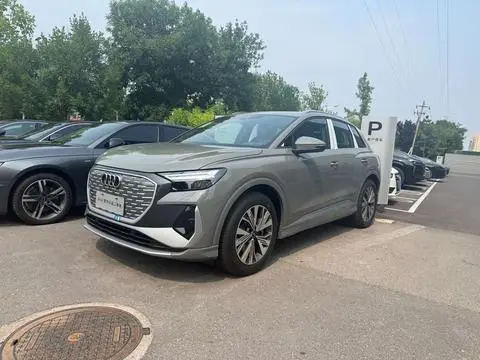 Audi Q4 e-tron 2024