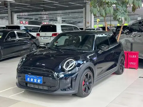 MINI MINI 2023