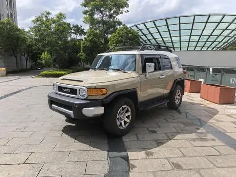 Toyota FJ 酷路泽 2016