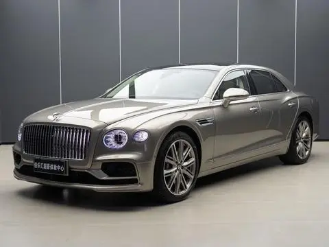 Bentley 飞驰PHEV 2022