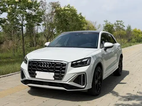 Audi Q2L 2022 — фото 1
