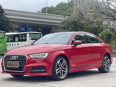Audi A3 2018 — фото 1
