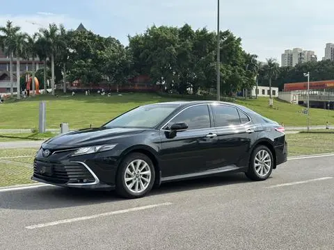 Toyota Camry 2021 — фото 1