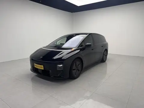 Li i8 2025