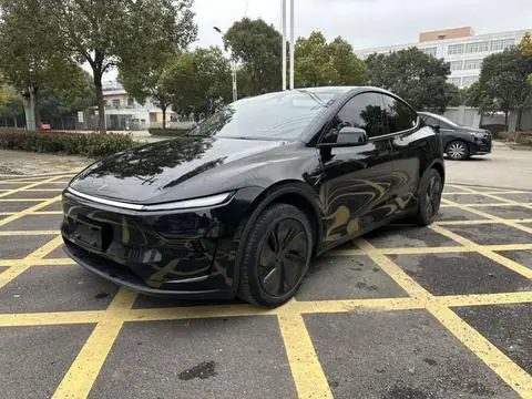 Tesla Model Y 2025