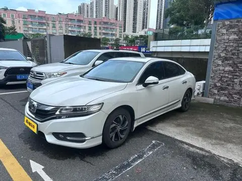 Honda 思铂睿 2015 — фото 1
