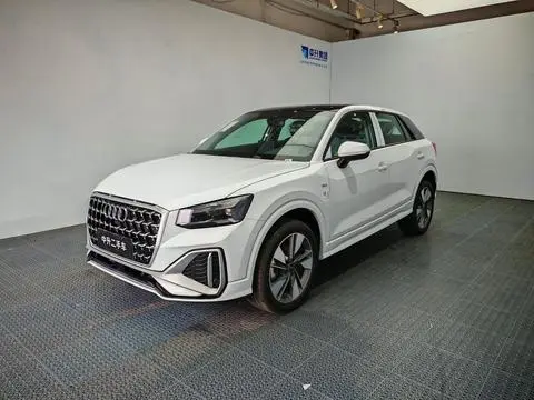 Audi Q2L 2025 — фото 1