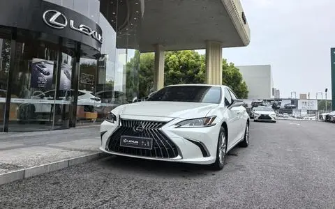Lexus ES 2021