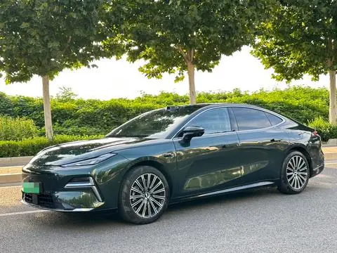 Geely 星耀8 PHEV 2025