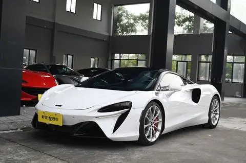 McLaren Artura 2023