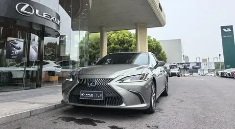 Lexus ES 2020