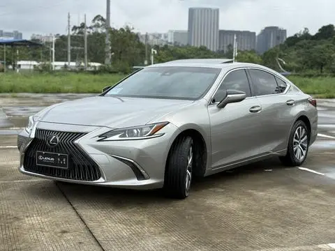 Lexus ES 2021