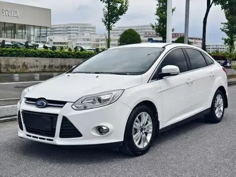 Ford Focus 2012 — фото 1