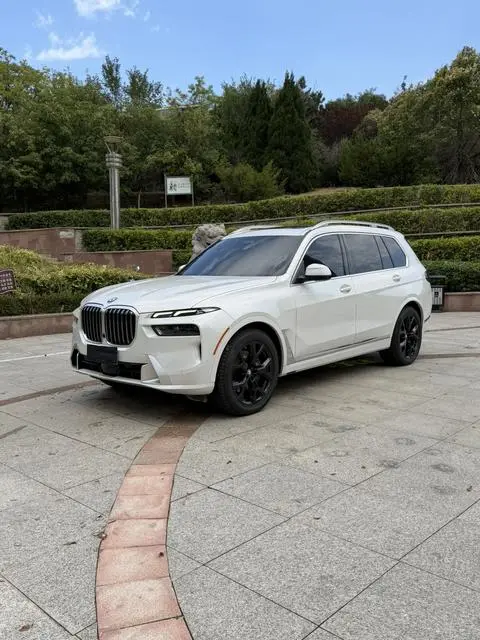 BMW X7 2023 — фото 1