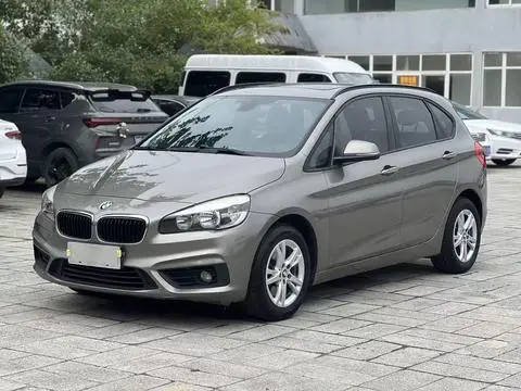 BMW 2 Series 多功能旅行车 2015